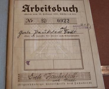 Arbeitsbuch einer Frau aus Neumünster 1935  Adler und Oppenheimer